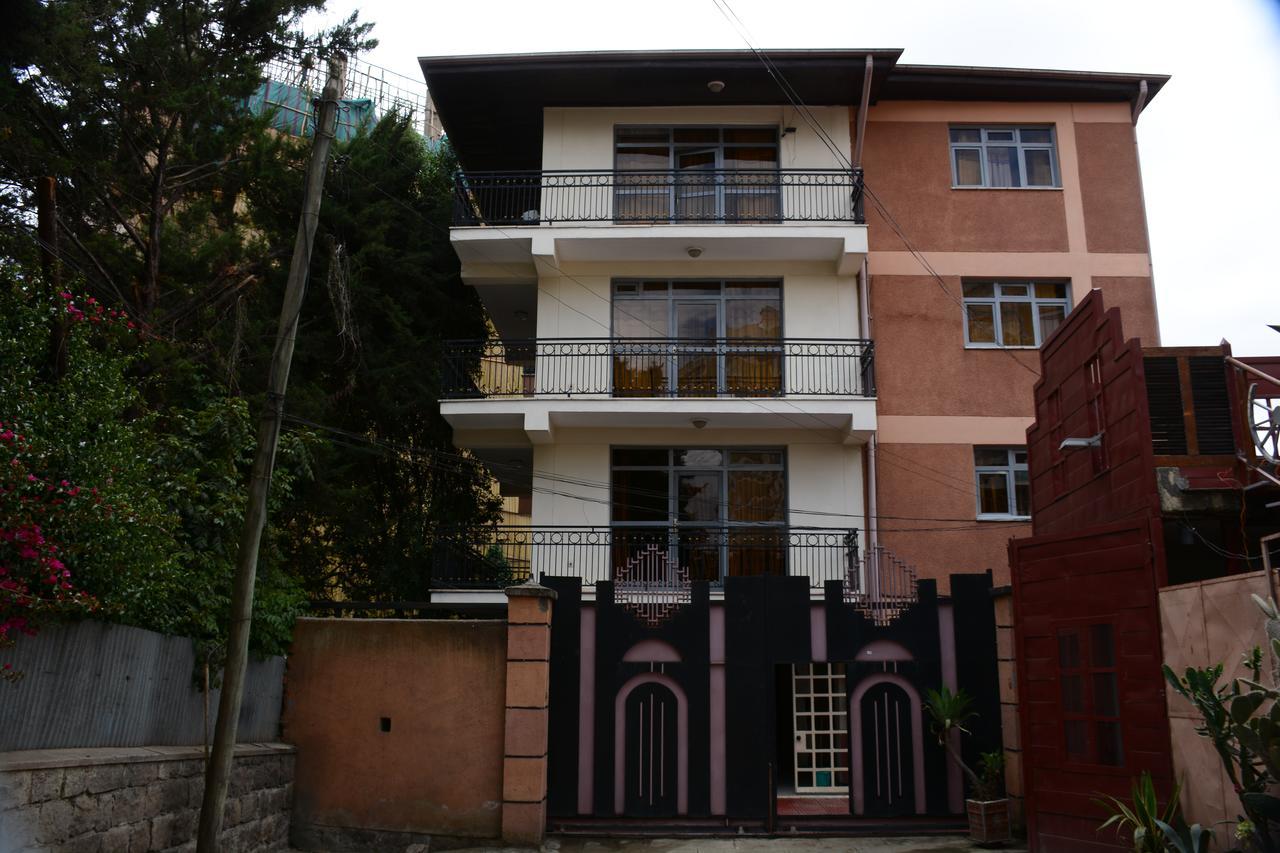 The Hive Guest House Addis Ababa Dış mekan fotoğraf
